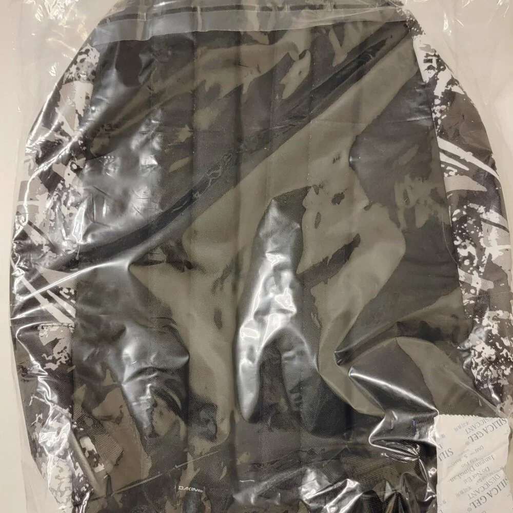 DaKine 365 21 L Reversible Backpack Street Art Black, White, Gray NEW NWT